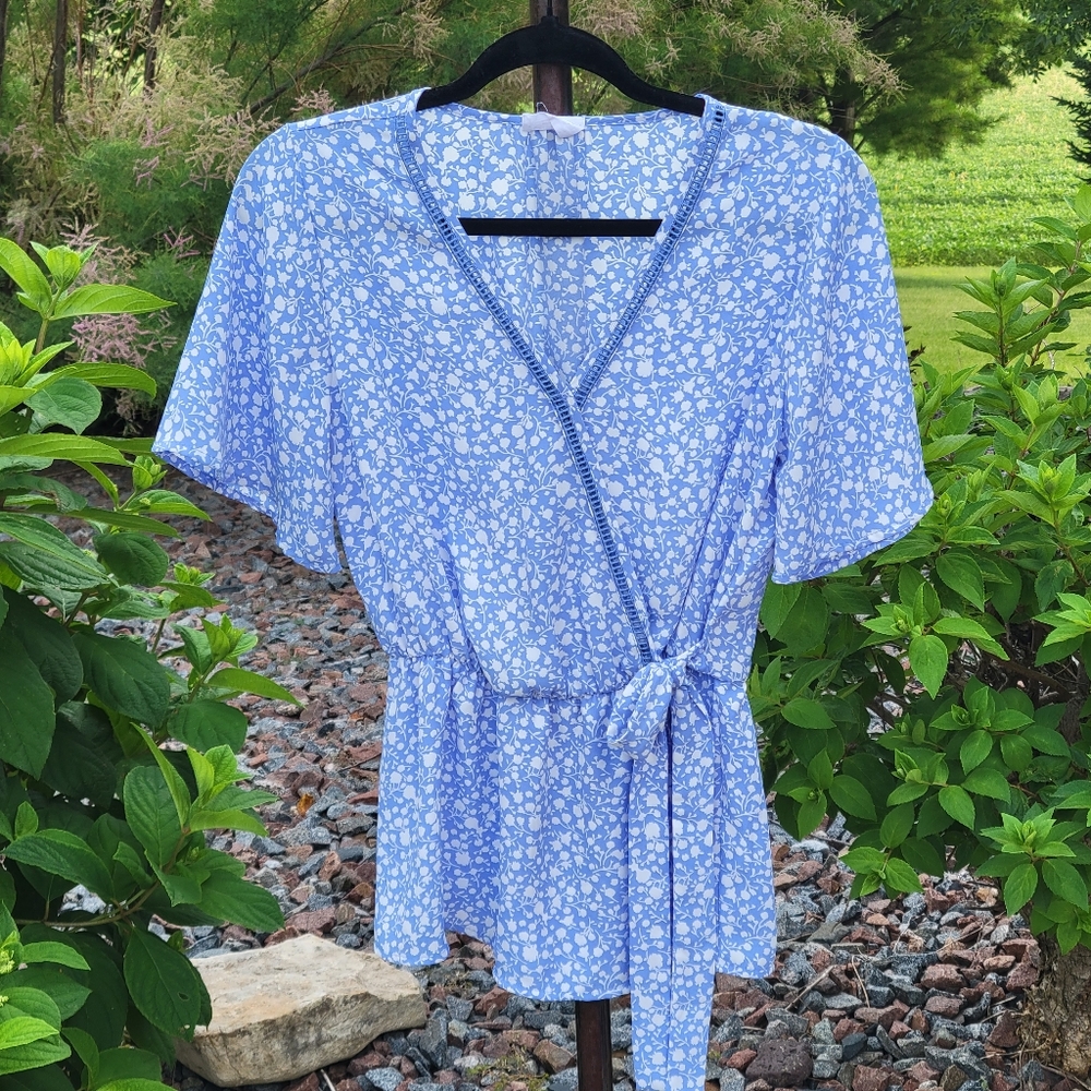 Sienna Sky Blue & White Floral V Neck Wrap Blouse Medium